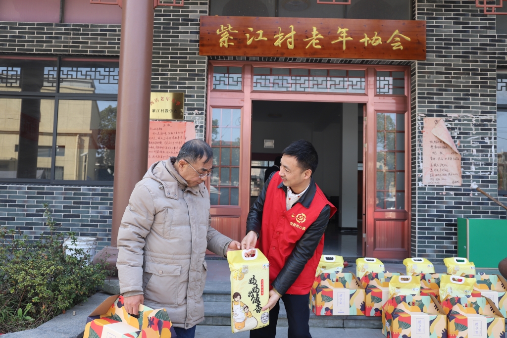 暖春意,敬老情-双林多年坚持慰问孤寡老人